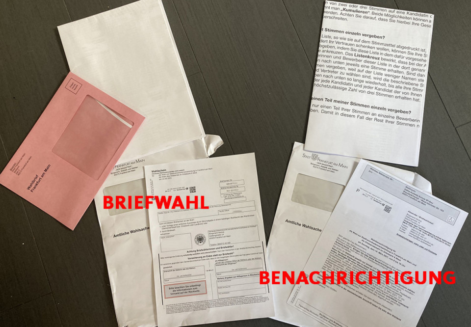 Briefwahl und Wahlbenachrichtigung. Die Umschläg sind identisch. Der Inhalt ist entscheidend. Briefwahl und Wahlbenachrichtigung. Die Umschläg sind identisch. Der Inhalt ist entscheidend.